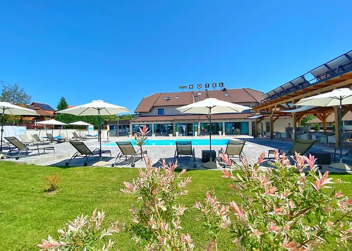 16 Lakes Hotel